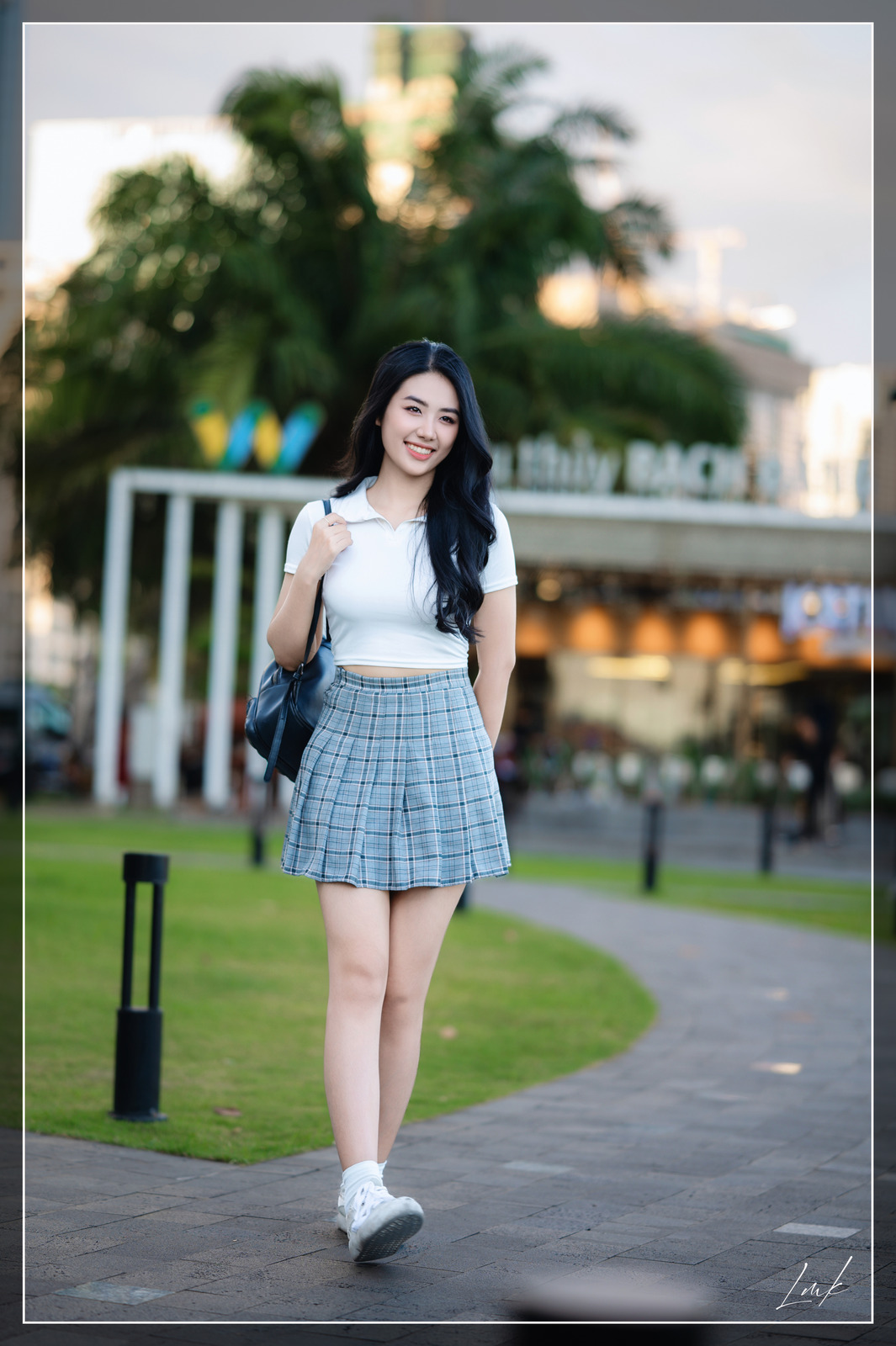 Chân Dung Qua Một Dáng Nhìn