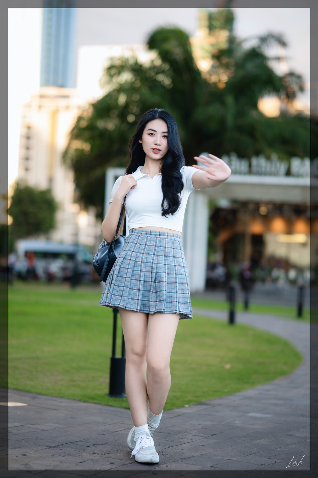 Chân Dung Qua Một Dáng Nhìn