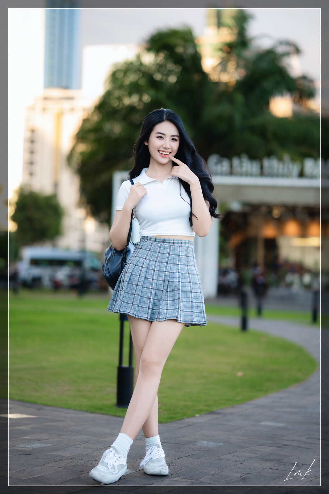 Chân Dung Qua Một Dáng Nhìn