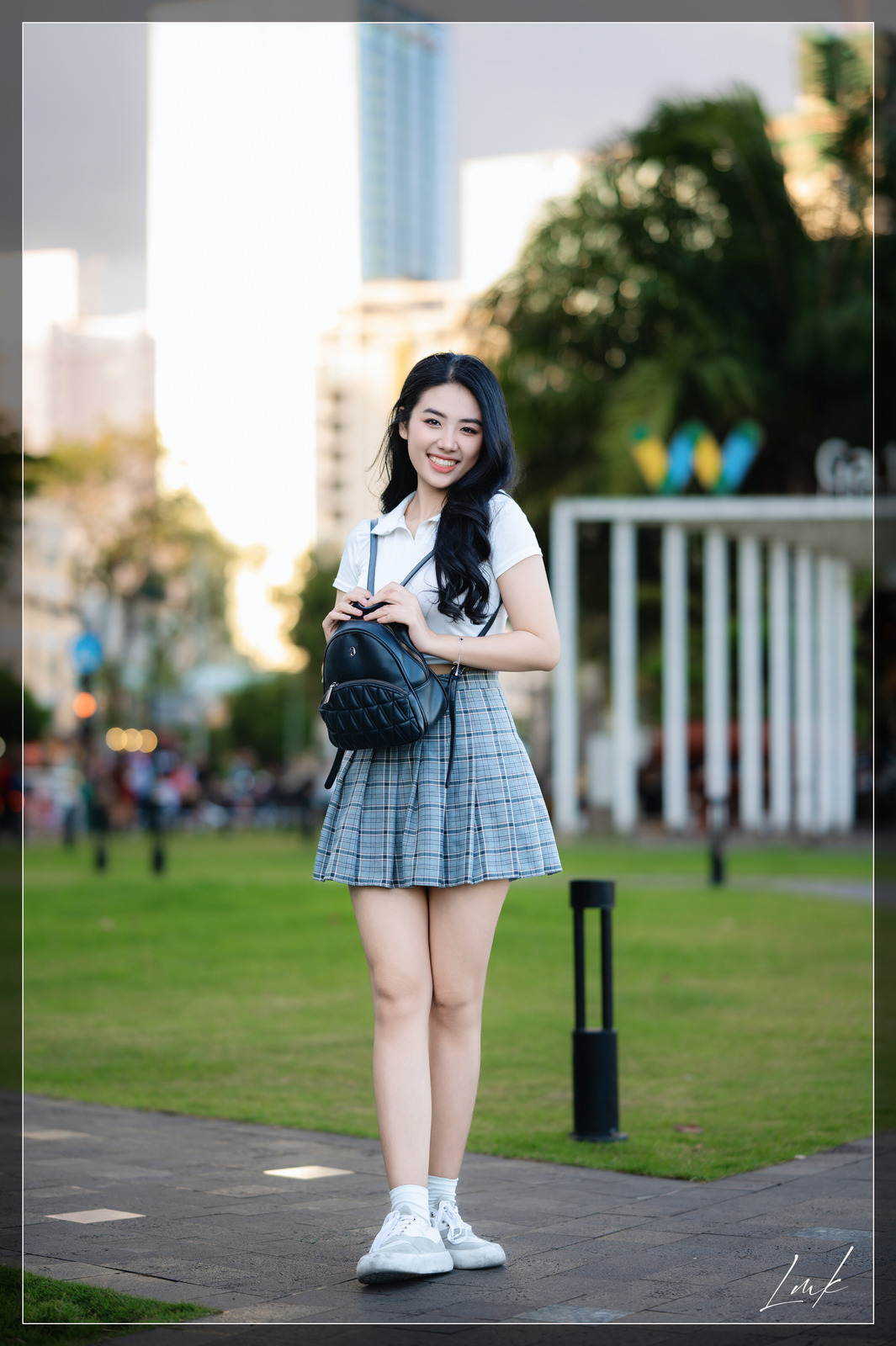 Chân Dung Qua Một Dáng Nhìn