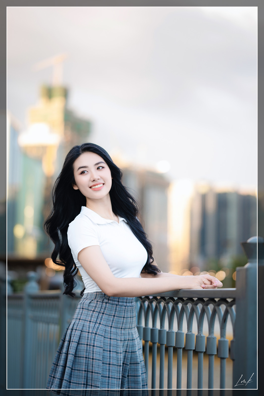 Chân Dung Qua Một Dáng Nhìn