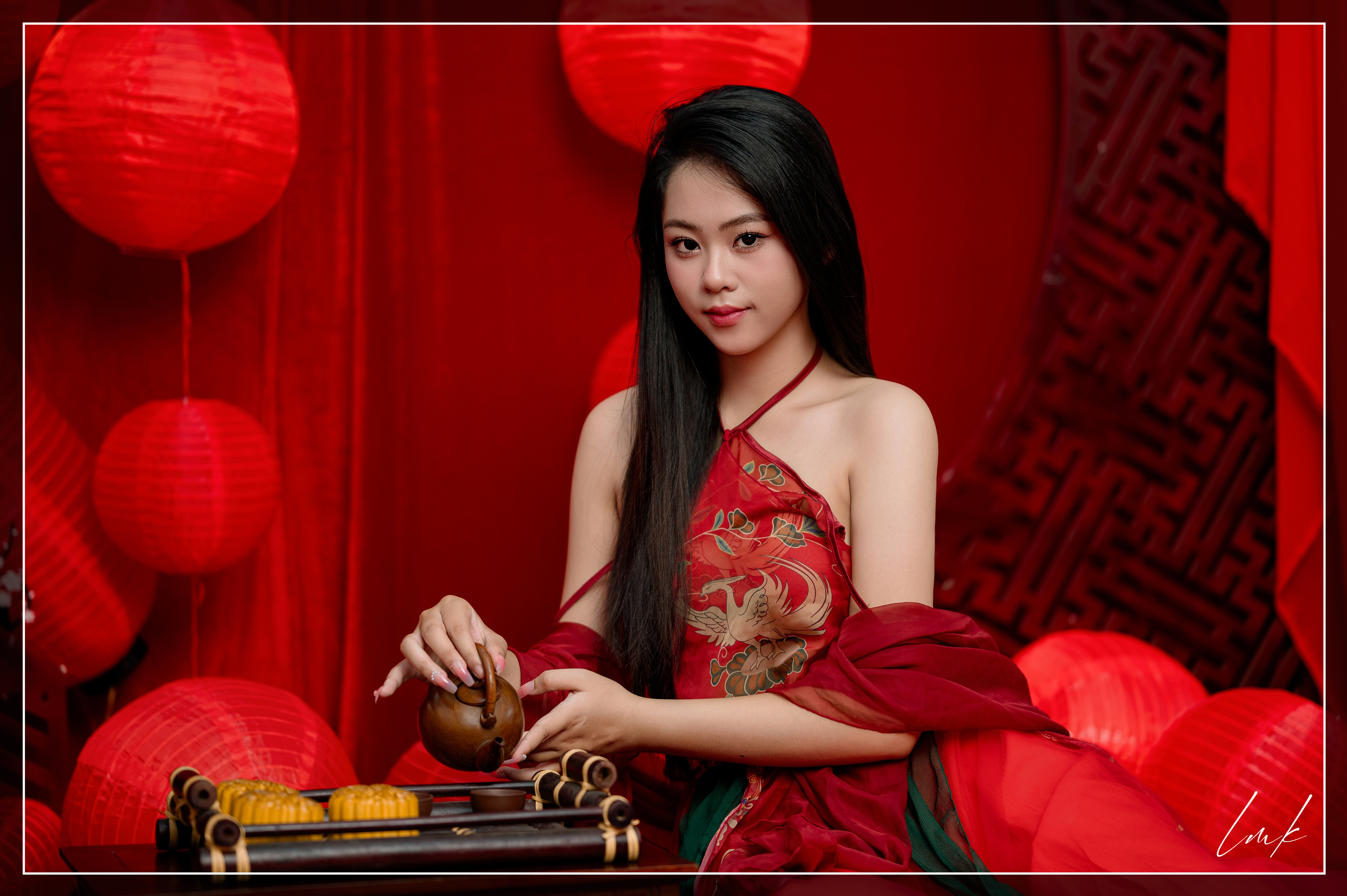Sắc Thái Qua Một Dáng Nhìn