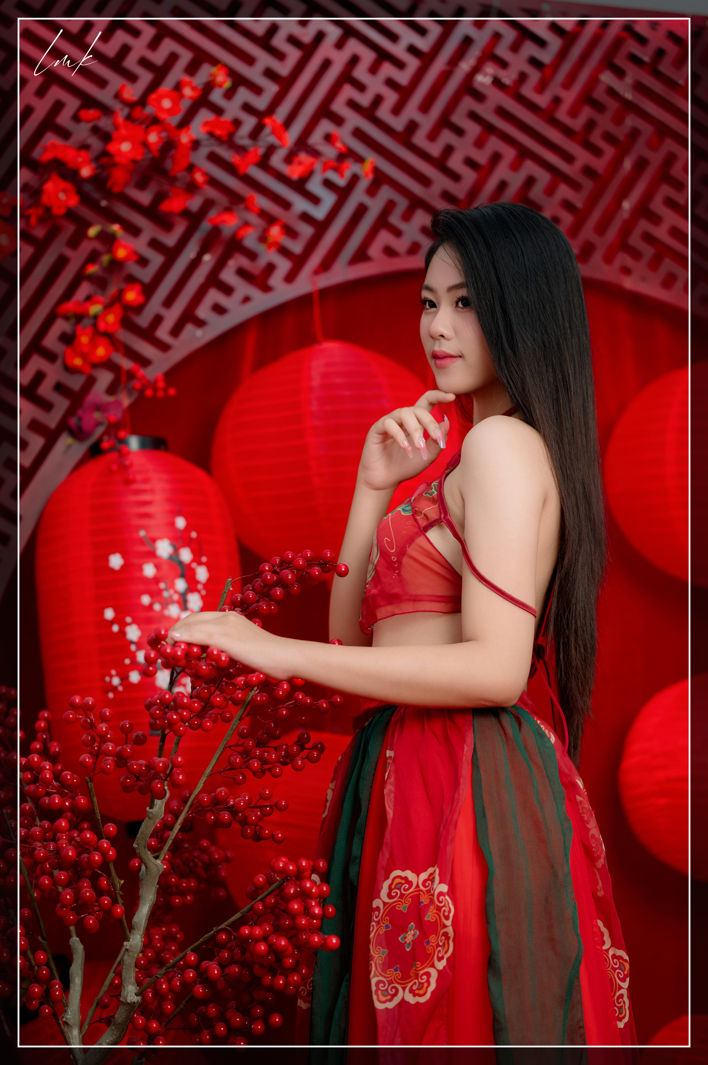 Sắc Thái Qua Một Dáng Nhìn