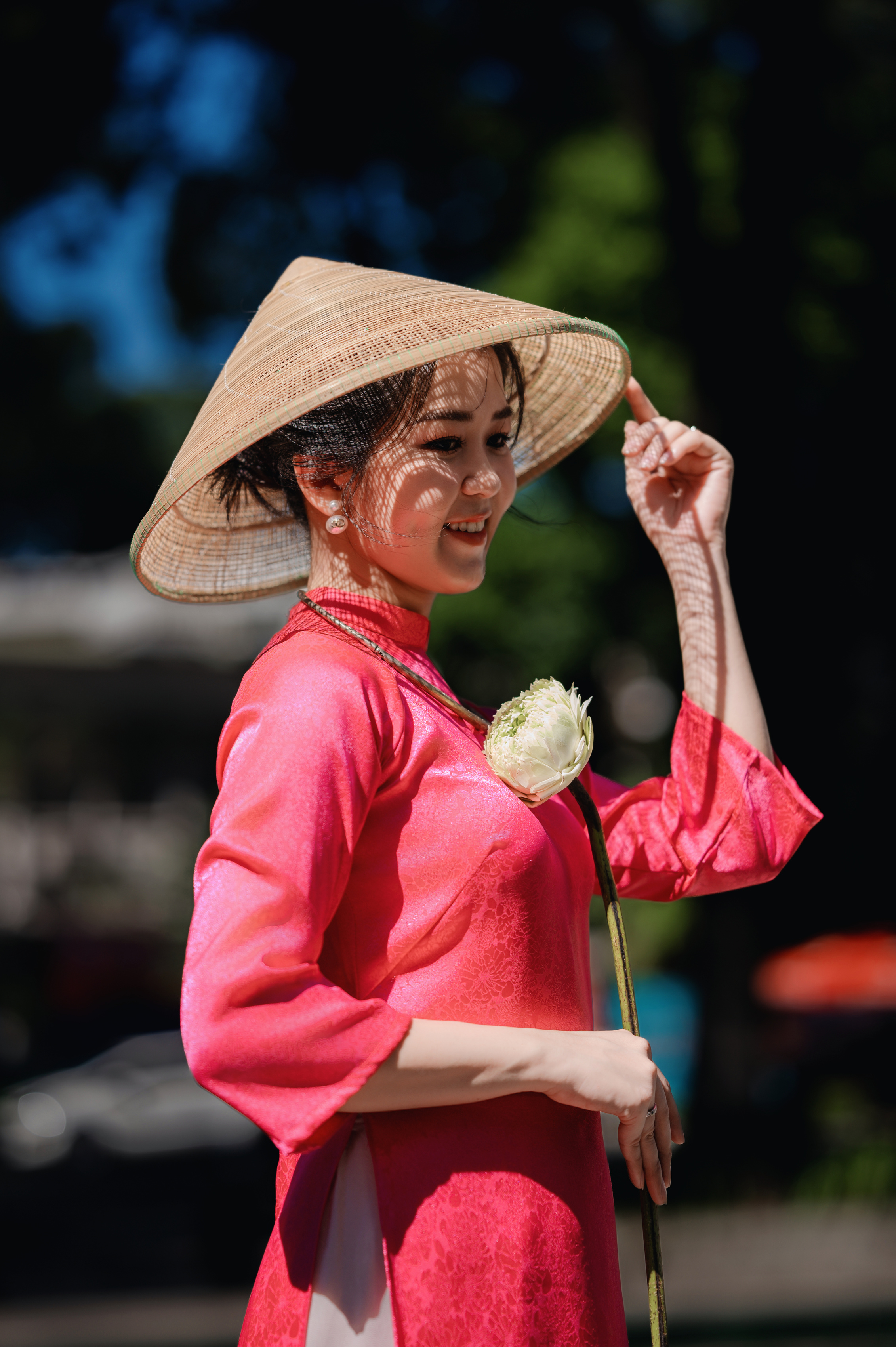 Duyên Áo Dưới Tán Cây