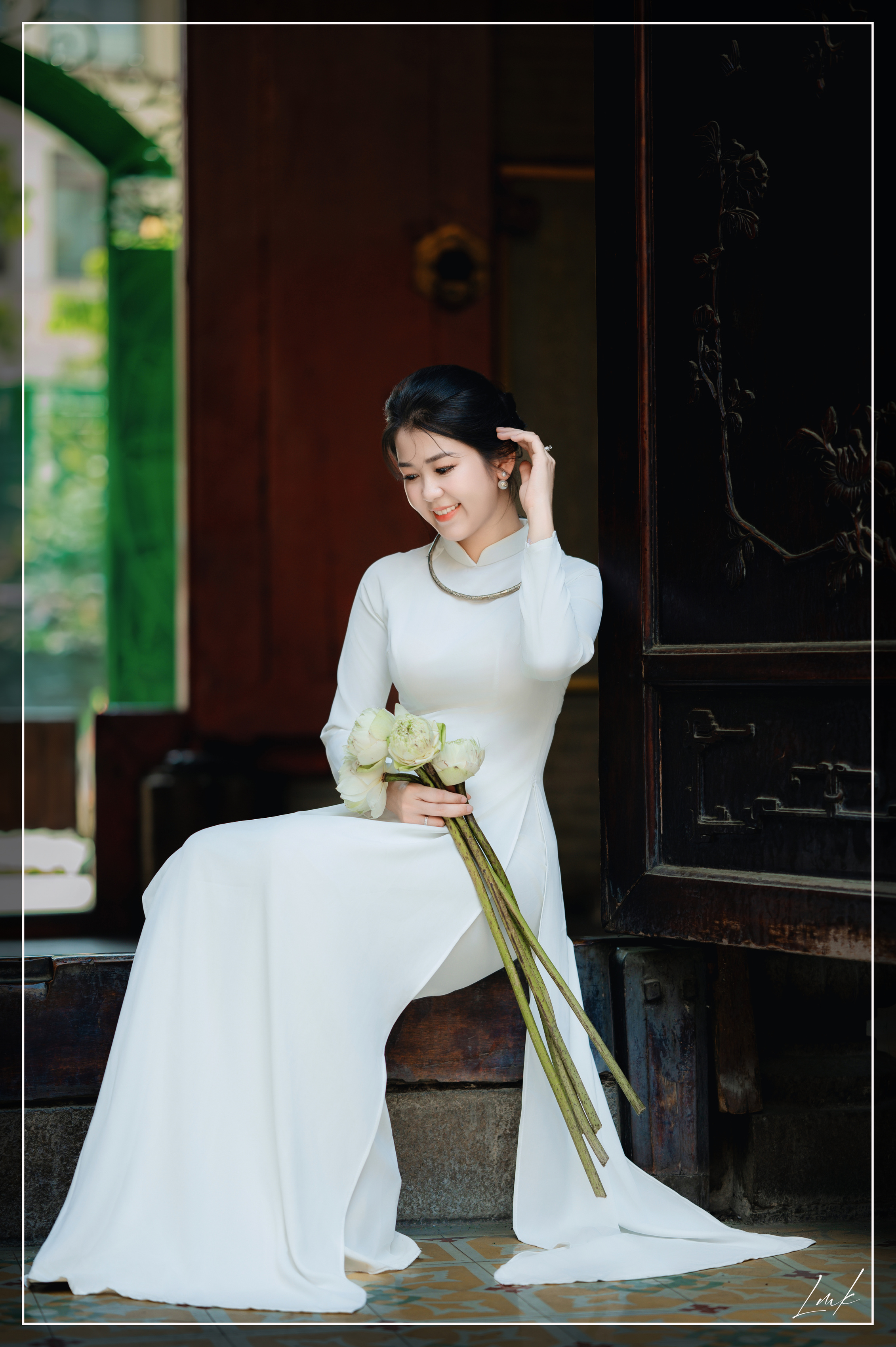 Duyên Áo Dưới Tán Cây