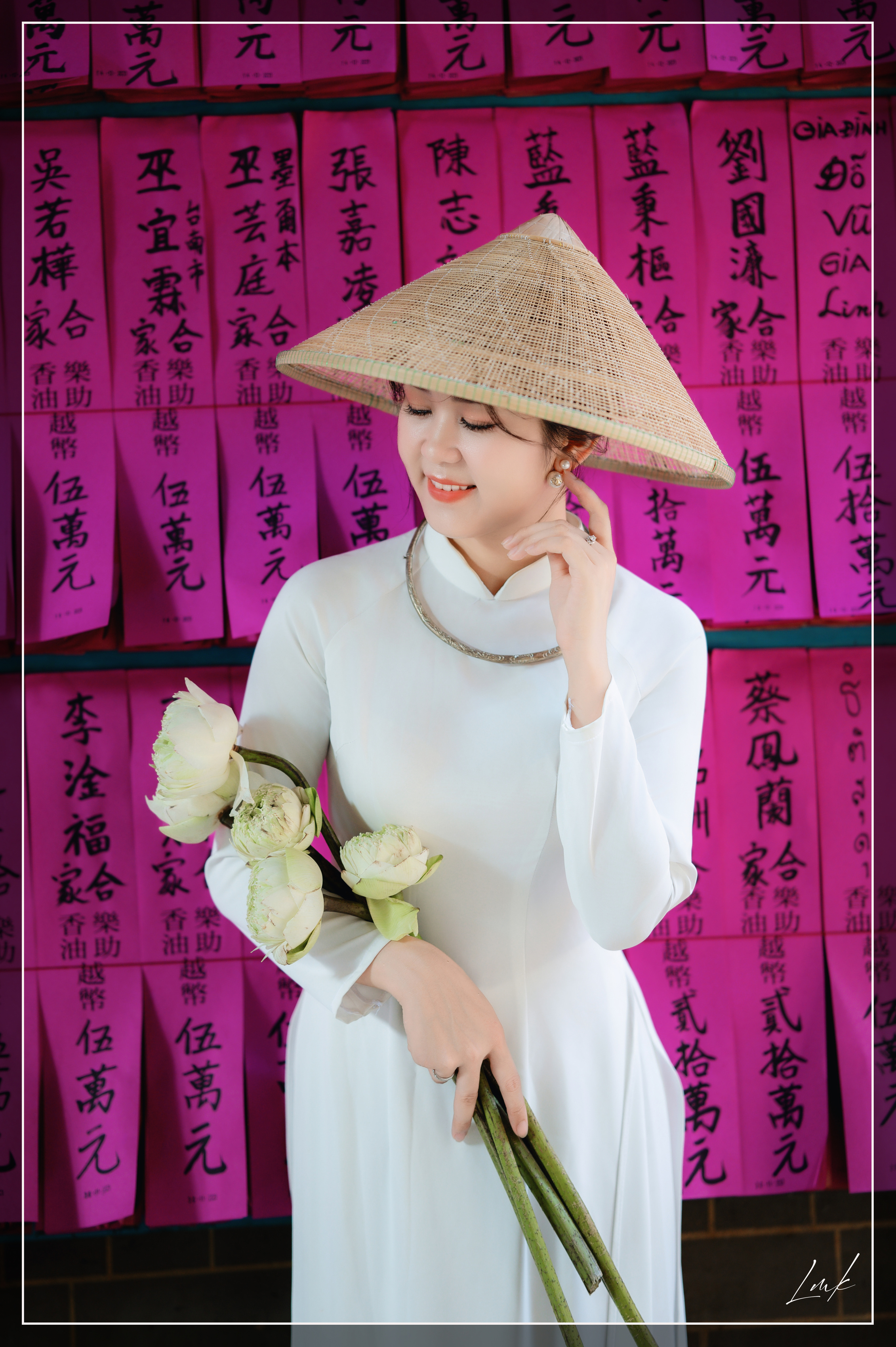 Duyên Áo Dưới Tán Cây