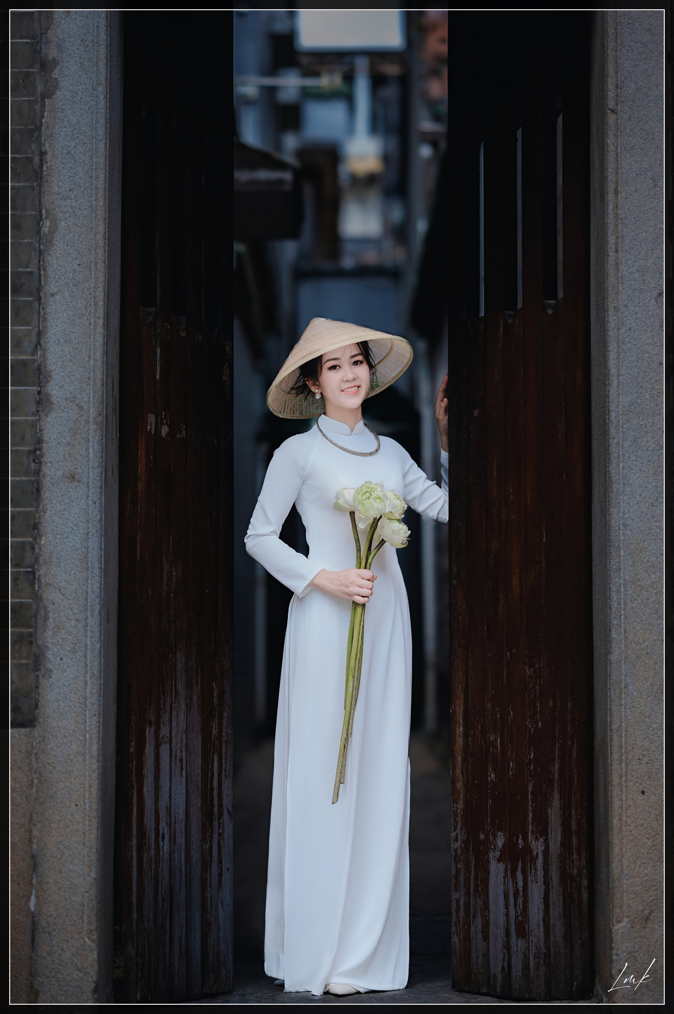Duyên Áo Dưới Tán Cây