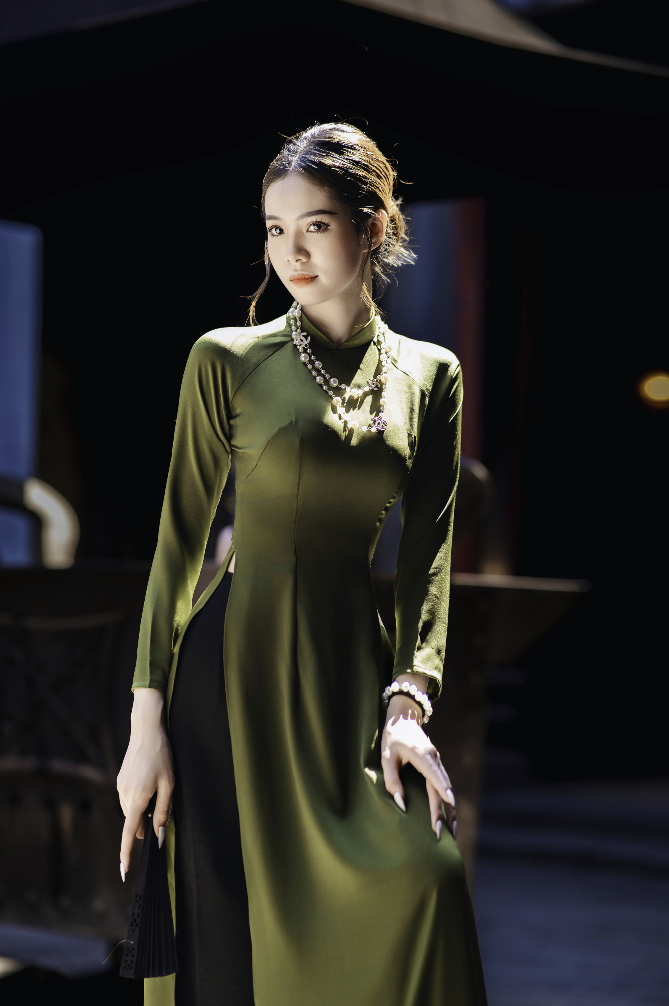 Hương Lụa Trong Nắng